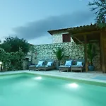 Nephele 3 Bedroom Villa With Private Pool Вилла *