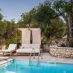 Villa 3 Bedroom Nephele Villa - Jootiq *