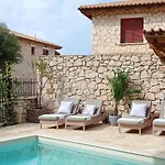 Villa 3 Bedroom Nephele Villa - Jootiq