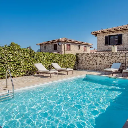 ヴィラ Nephele 3 Bedroom Villa With Private Pool *