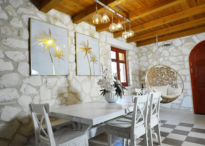 3 Bedroom Nephele Villa - Jootiq *