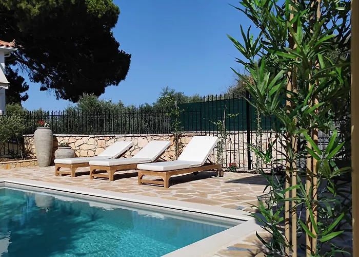 3 Bedroom Nephele Villa - Jootiq *